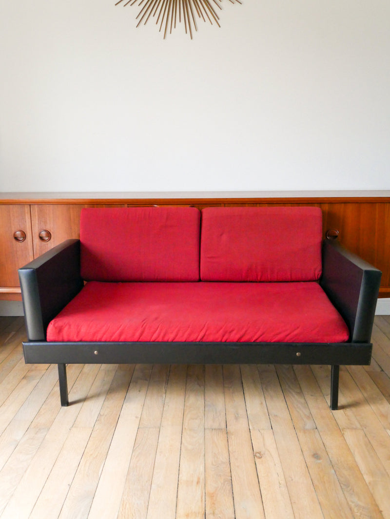 Canapé Day Bed En Skaï - Tissus Rouge Chiné Et Métal Noir - 1950