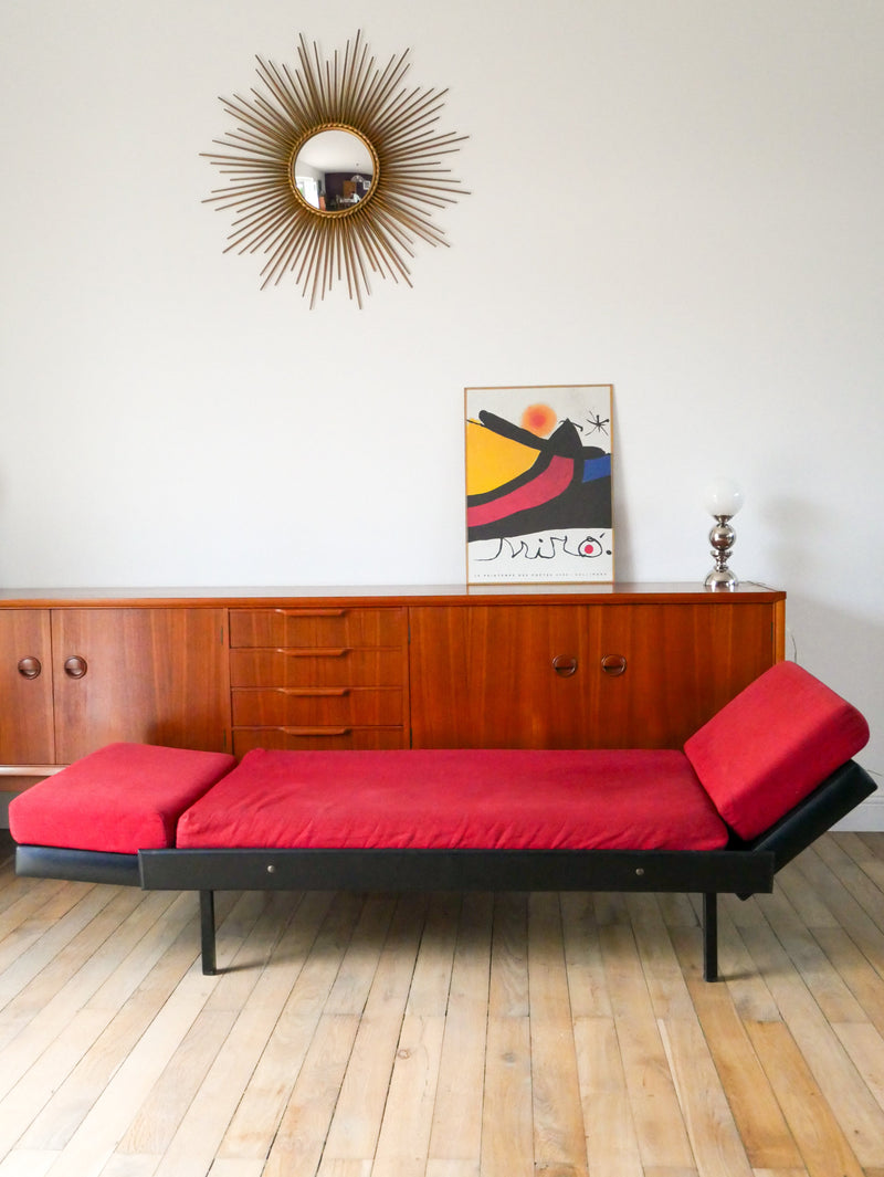 Canapé Day Bed En Skaï - Tissus Rouge Chiné Et Métal Noir - 1950