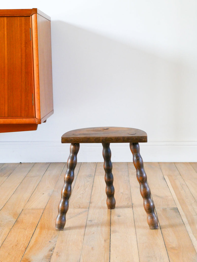 Tabouret Tripode Demi-Lune En Bois - Pieds Tournés - Brutaliste - 1950 - 28 X 30 X 18 Cm