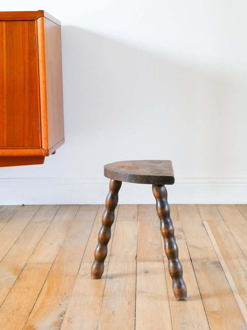 Tabouret Tripode Demi-Lune En Bois - Pieds Tournés - Brutaliste - 1950 - 28 X 30 X 18 Cm