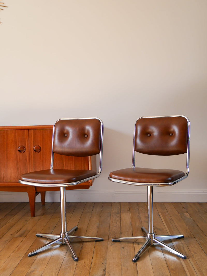 Paire De Chaises Pivoantes De Bureau En Chrome Et Skaï - Marron - Design - 1970