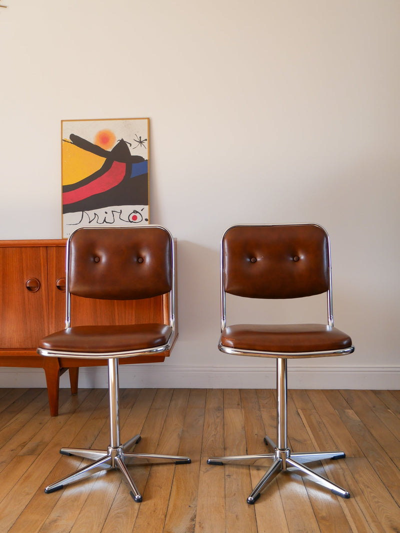 Paire De Chaises Pivoantes De Bureau En Chrome Et Skaï - Marron - Design - 1970