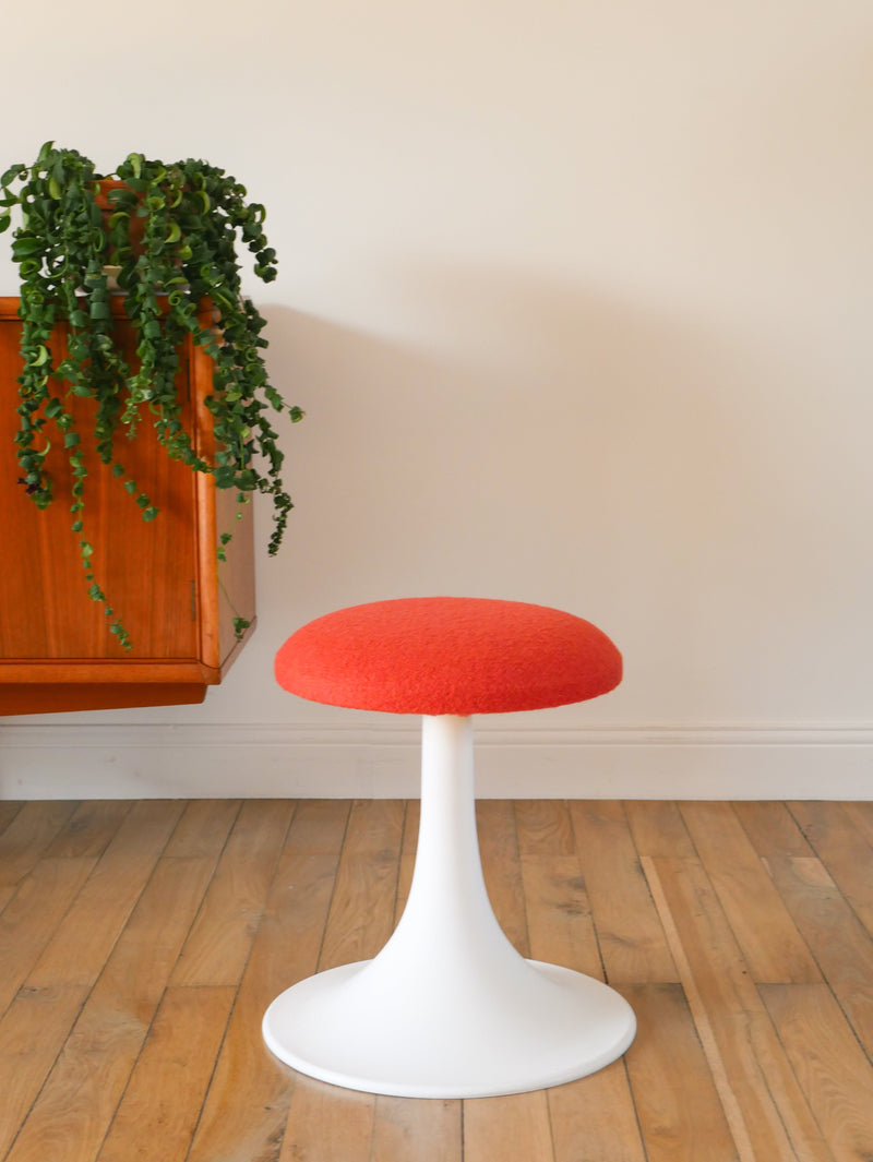 Tabouret À Pieds En Plastique Tulipe Très Fin Et Tissus En Laine Bouillie Brique - Entièrement Retapissé - 1970