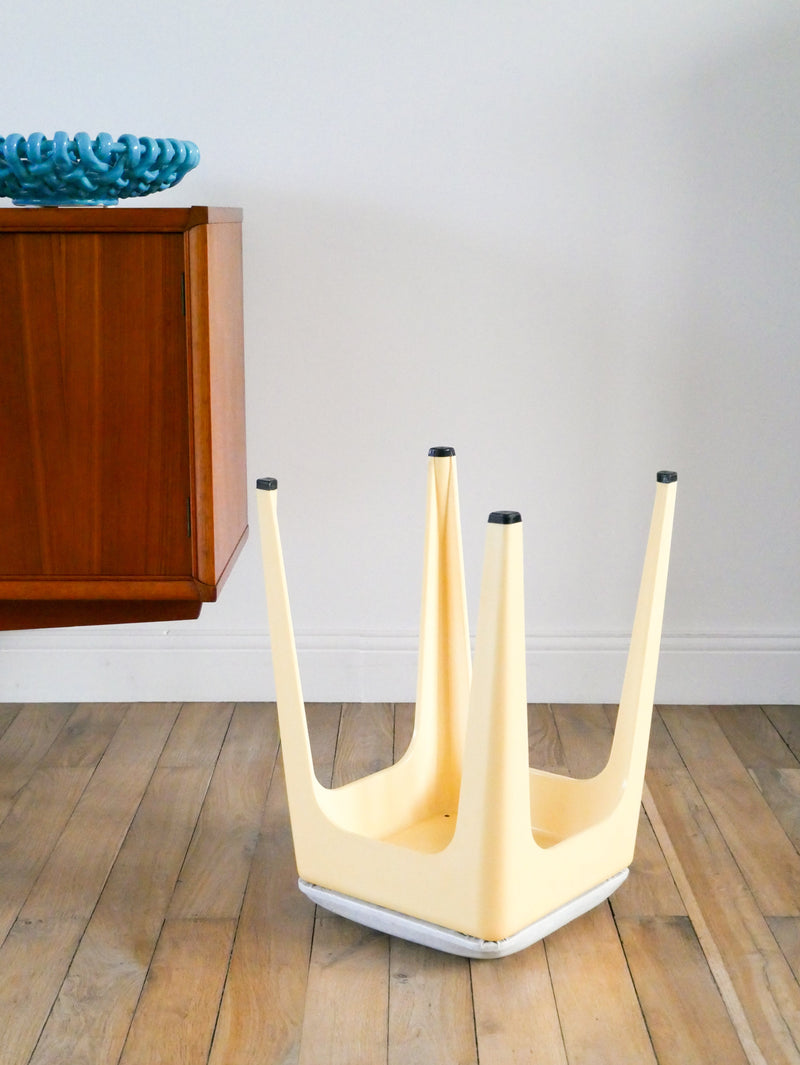 Tabouret Tripode En Plastique Et Assise En Skaï - Crème Et Gris - Signé Ami - 1970