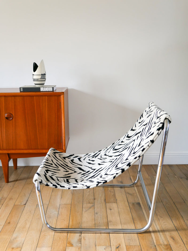 Lounge Chair / Fauteuil Tubulaire Piètements En Chrome - Retapissé En Tissus Zèbre - Noir Et Blanc - Par Michel Boyer - Design - 1970