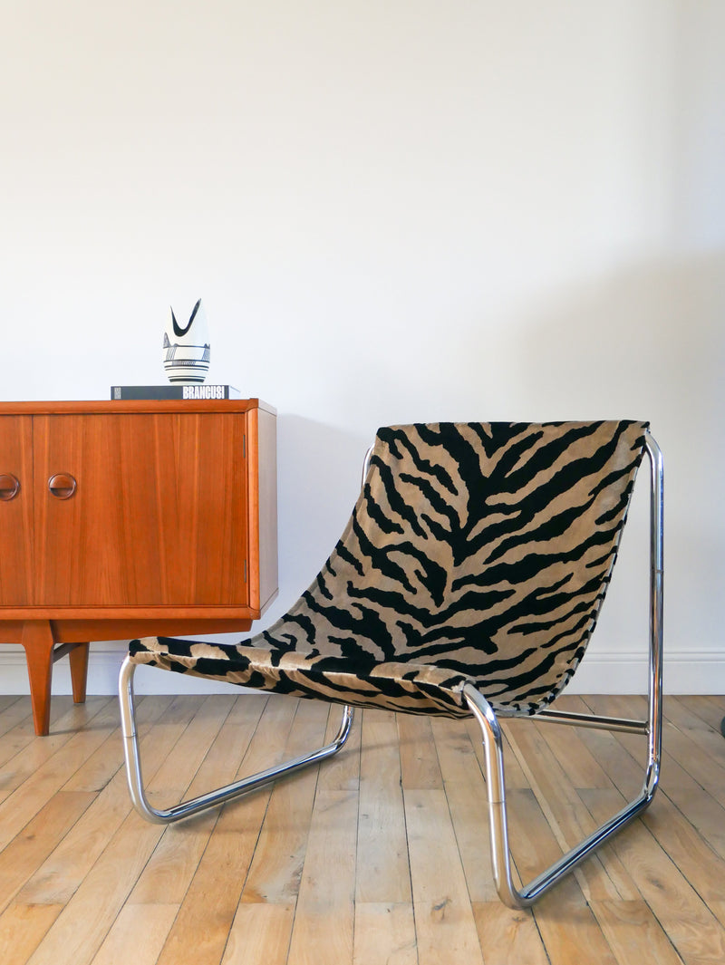 Lounge Chair / Fauteuil Tubulaire Piètements En Chrome - Retapissé En Tissus Zèbre - Noir Et Beige - Par Michel Boyer - Design - 1970