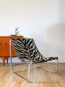 Lounge Chair / Fauteuil Tubulaire Piètements En Chrome - Retapissé En Tissus Zèbre - Noir Et Beige - Par Michel Boyer - Design - 1970