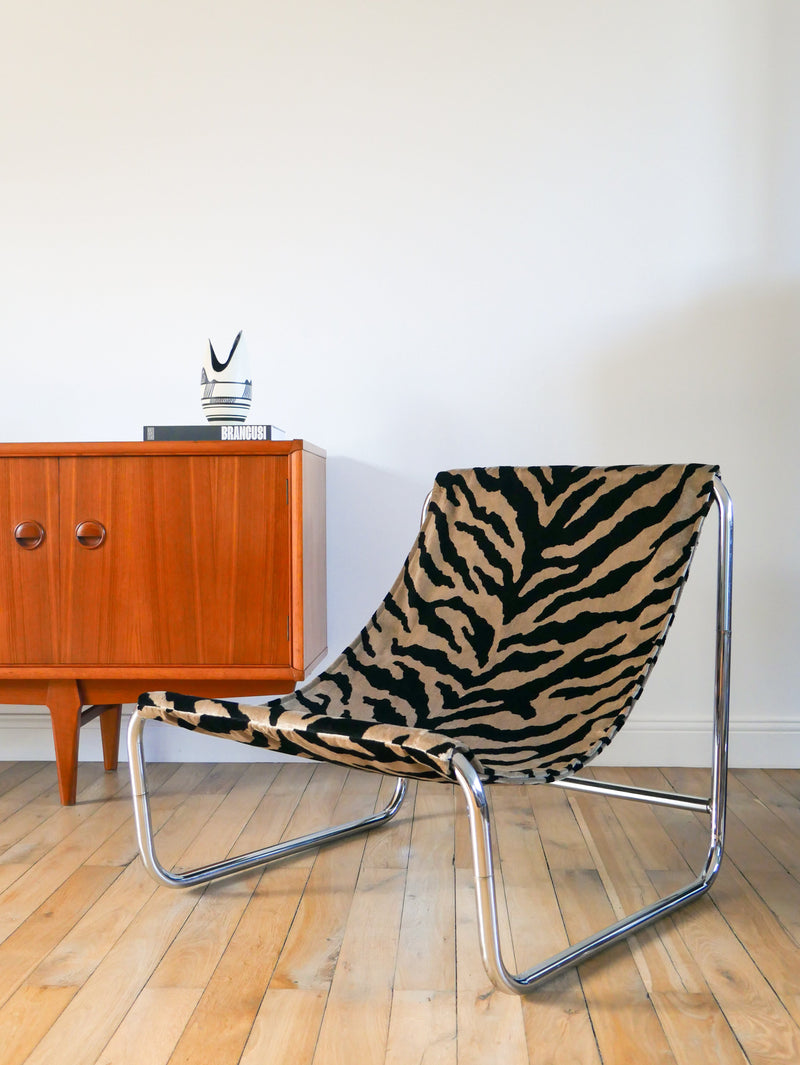 Lounge Chair / Fauteuil Tubulaire Piètements En Chrome - Retapissé En Tissus Zèbre - Noir Et Beige - Par Michel Boyer - Design - 1970