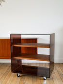 Cube Étagère En Plexi Sur Roulettes - Étagères Épaisses En Placage Chêne - Michel Dumas Pour Rochebobois - Design - 1970