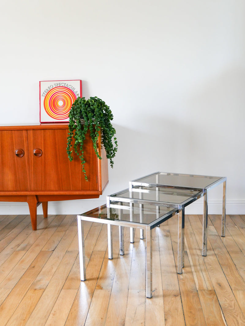 Ensemble De Trois Tables Basses Gigogne - En Verre Fumé Et Chrome - Design - 1970