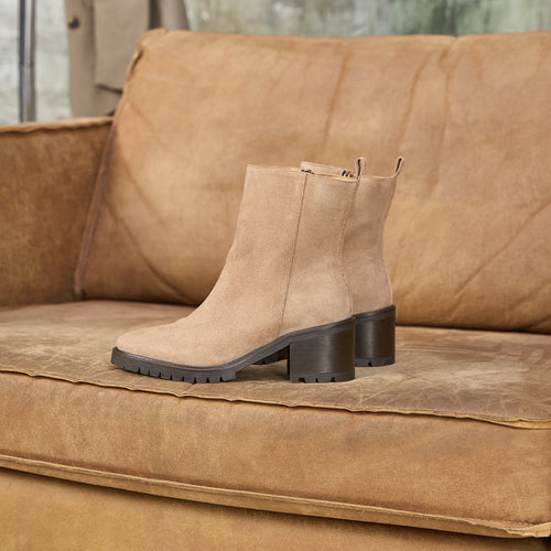 La Woman Moderne Taupe suede boots