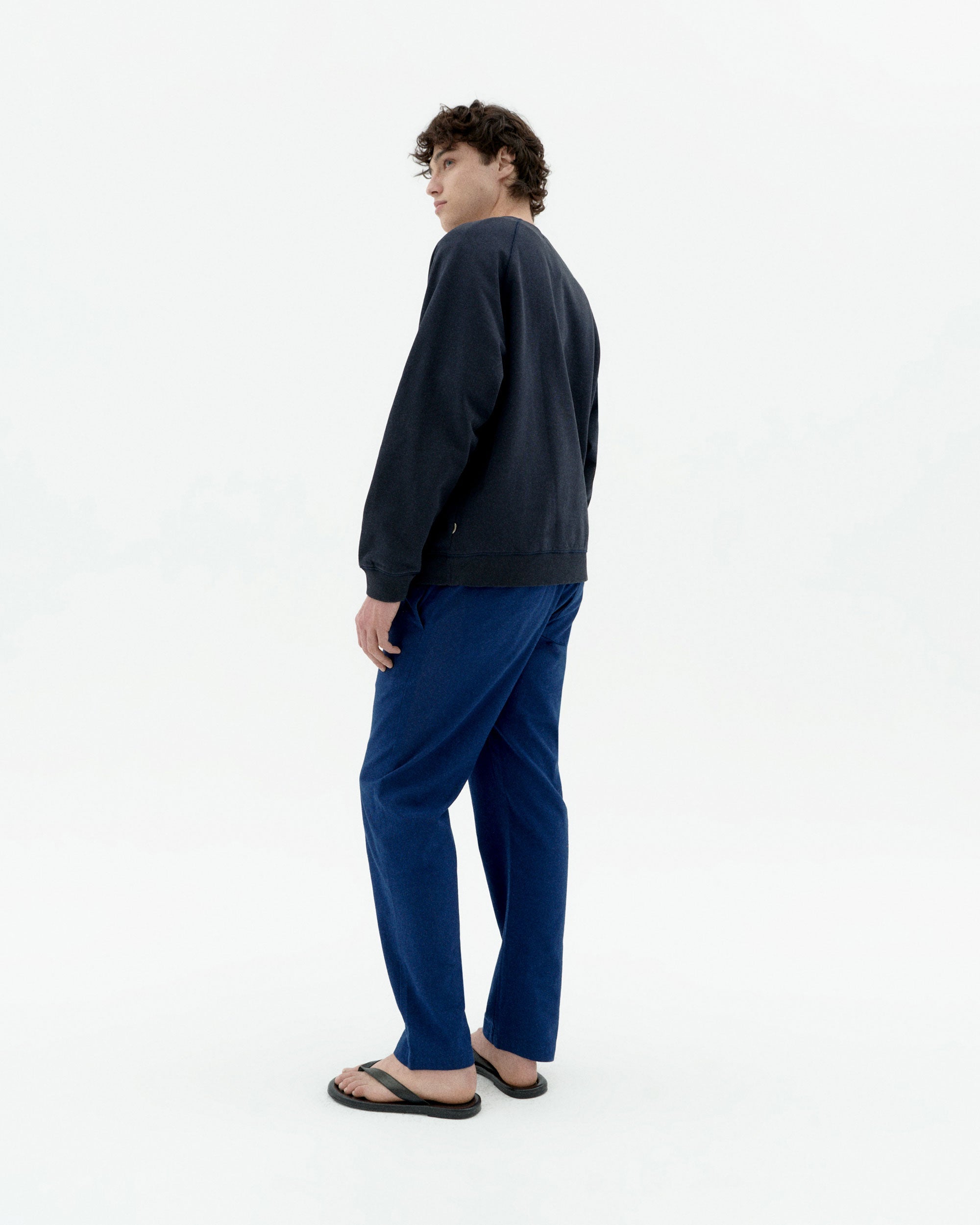 Pantalón navy Travel light sostenible-4