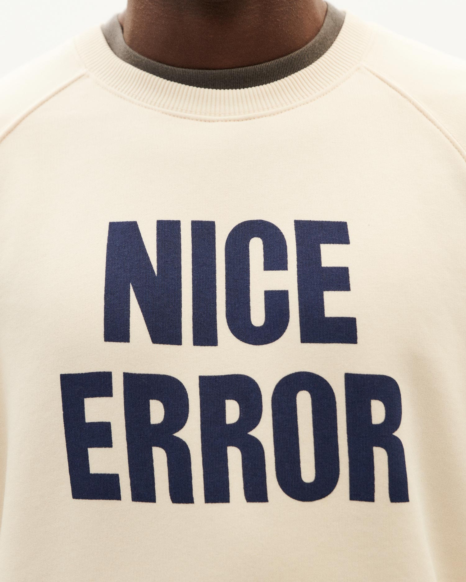 Sudadera blanca Nice error Pepe sostenible-3