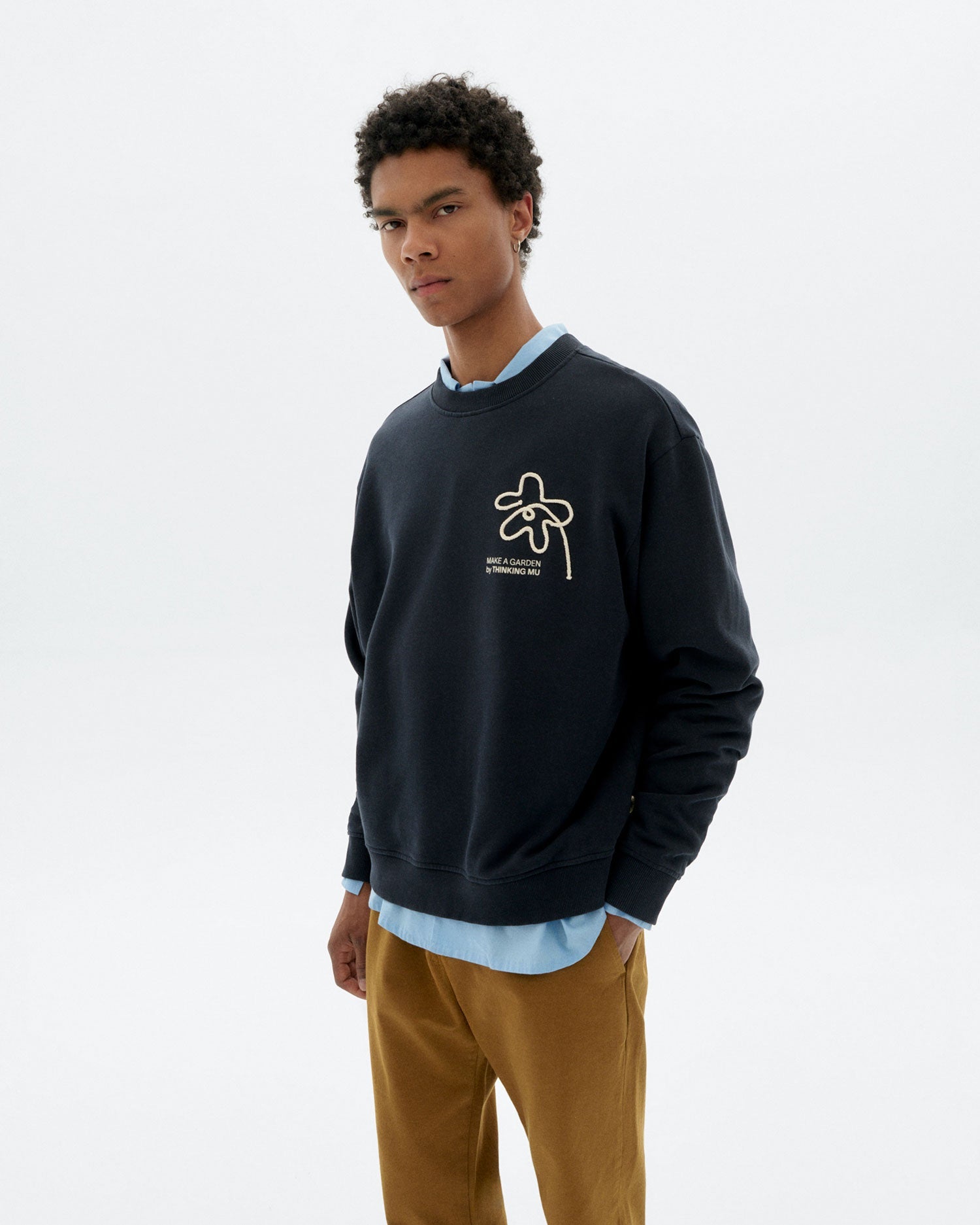 Sudadera bordada a mano flower Leon sostenible - 1