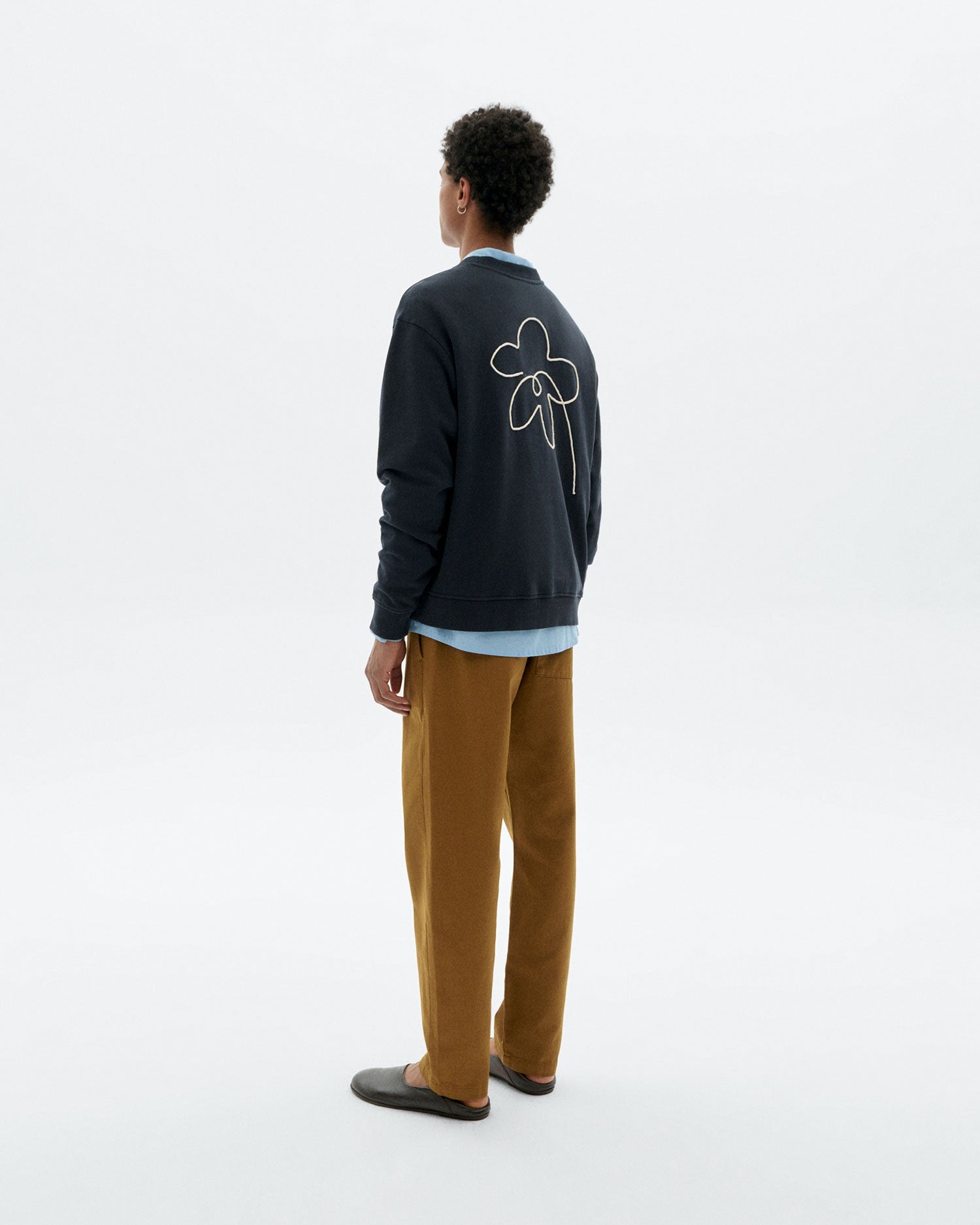 Sudadera bordada a mano flower Leon sostenible - 5