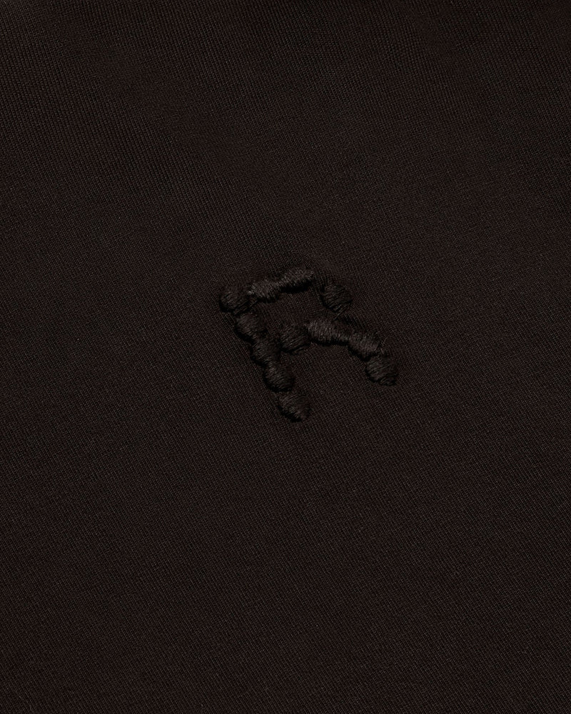 Camiseta negra Aaron sostenible-silueta-2