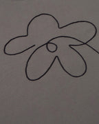 Camiseta gris bordada a mano flower Aaron sostenible silueta - 2