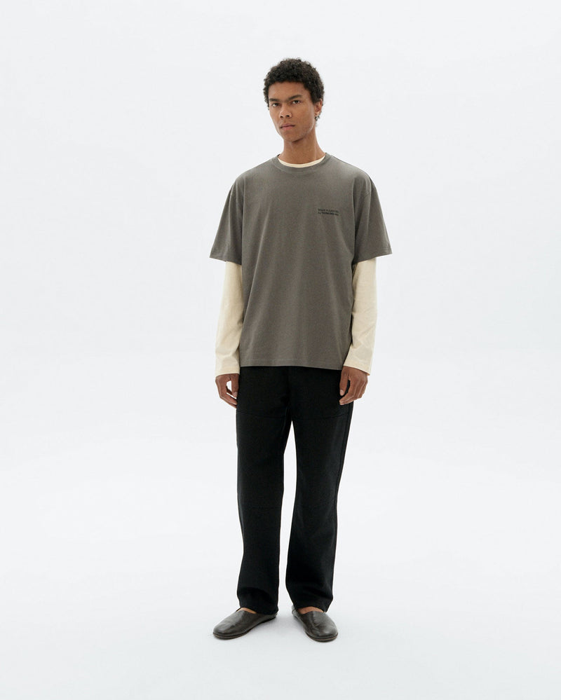 Camiseta gris bordada a mano flower Aaron sostenible - 2