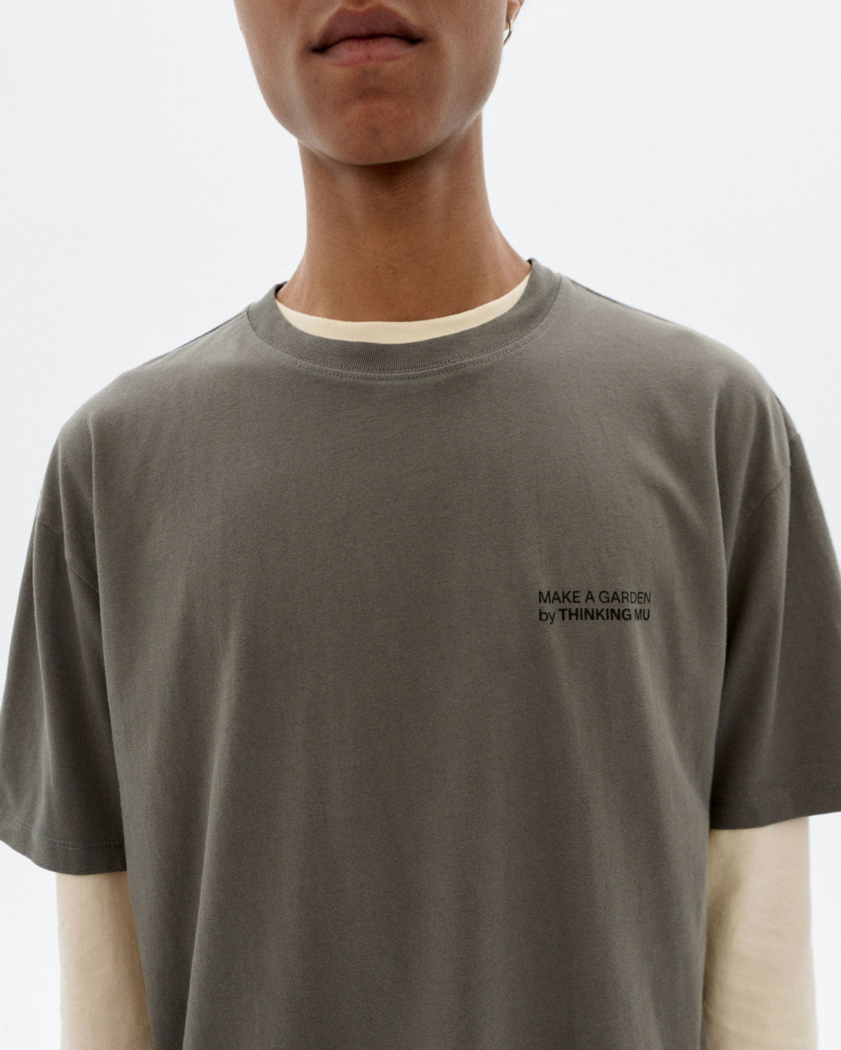 Camiseta bordada a mano flor Aaron - Gris
