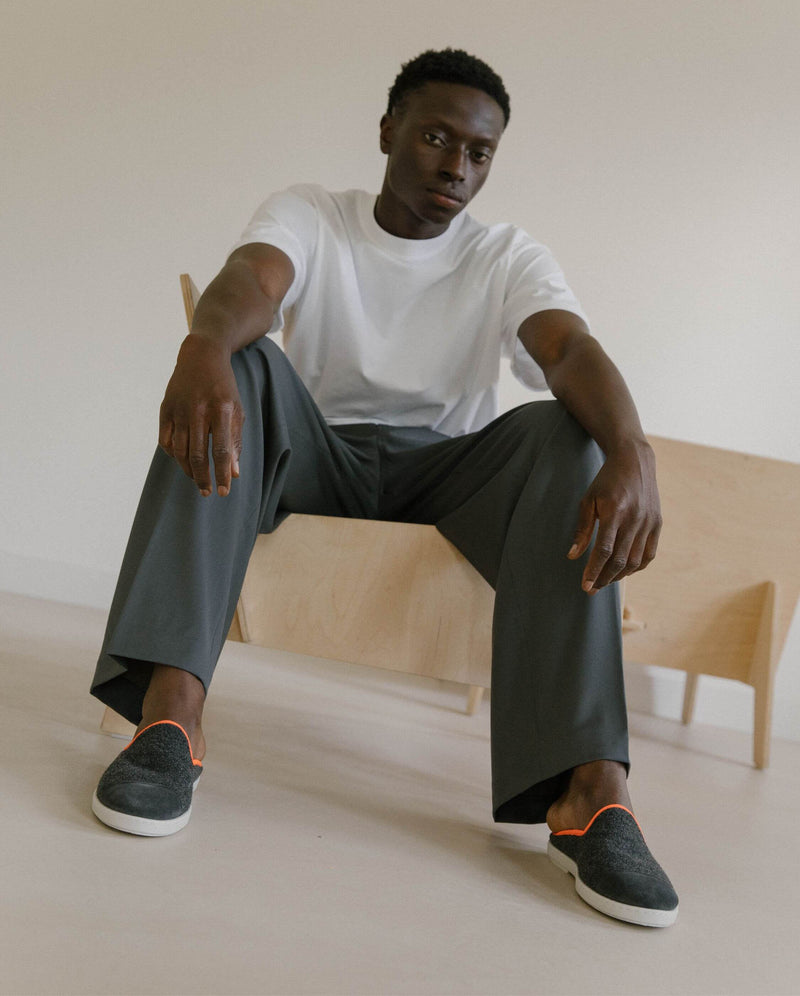 Mule homme laine, gris orange fluo Angarde porté lifestyle face