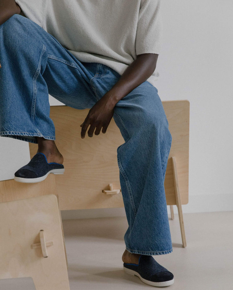 Mule homme laine, marine océan Angarde porté