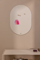Magnettafel minimalista TAVO an der Wand mit Notiz auf der Oberfläche.