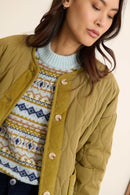 Manteau court réversible avec emmanchures souples et tombé naturel sur l'épaule, coloris kaki.