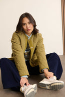 Vestiaire féminin, pardessus d'hiver court réversible coloris kaki idéal pour la saison automne hiver.