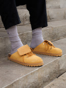 Zuecos tipo pinza de cuero Ambra Velour