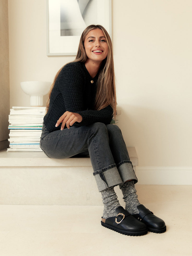 Zuecos negros de cuero Grisel