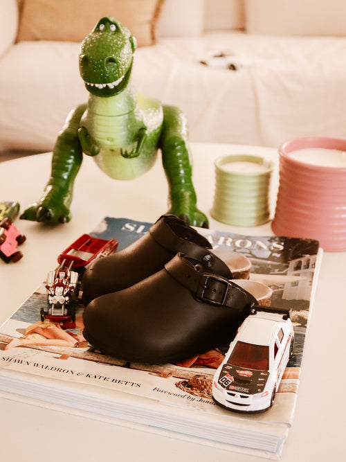 Zuecos Shetland Piel Engrasada Negro