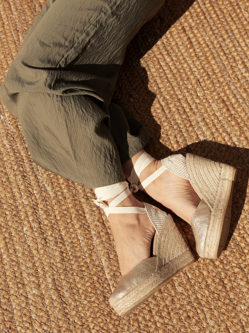 Alpargatas Darya de piel platino