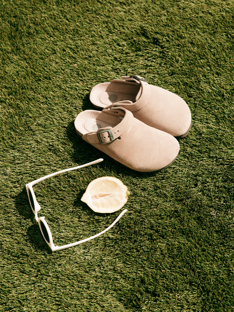 Zuecos Shetland de terciopelo color topo