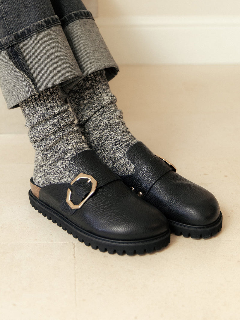 Zuecos negros de cuero Grisel