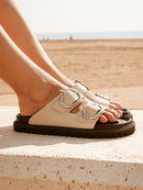 Sandalias Galia De Piel Repujada Chalk