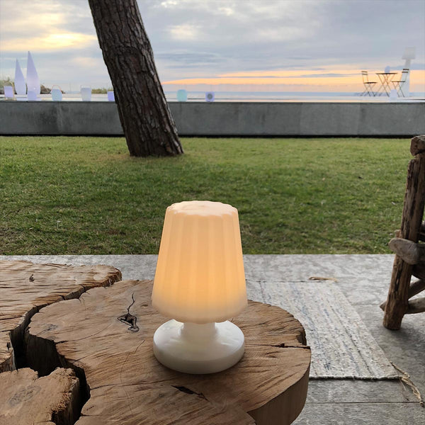 Mini lámpara de mesa recargable inalámbrica LED blanco cálido regulable LADY MINI H22cm - REDDECO.com