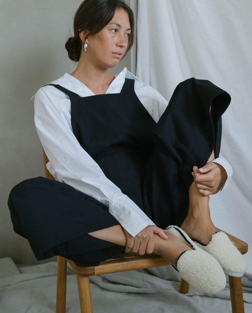 Mule femme bouclette de laine, blanc noir Angarde porté lifestyle