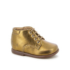 Pom d'Api – Pom D'Api - Nioupi Derby - Ambre, chaussure bébé dorée à lacets, vue de côté sur fond blanc