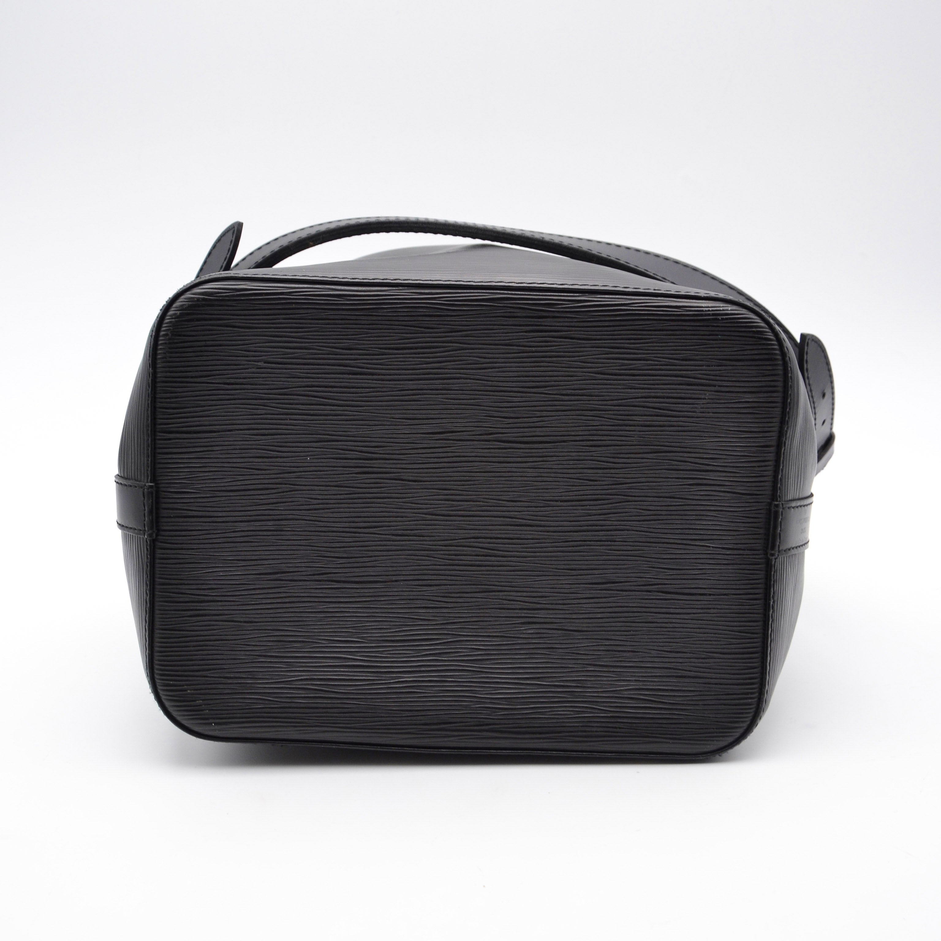 Louis Vuitton Noé Medium Model Black Épi Leather