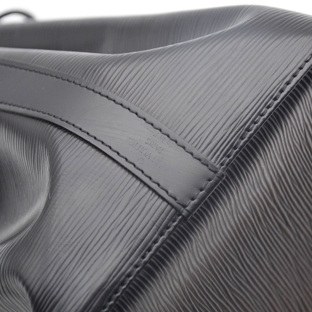 Louis Vuitton Noé Medium Model Black Épi Leather