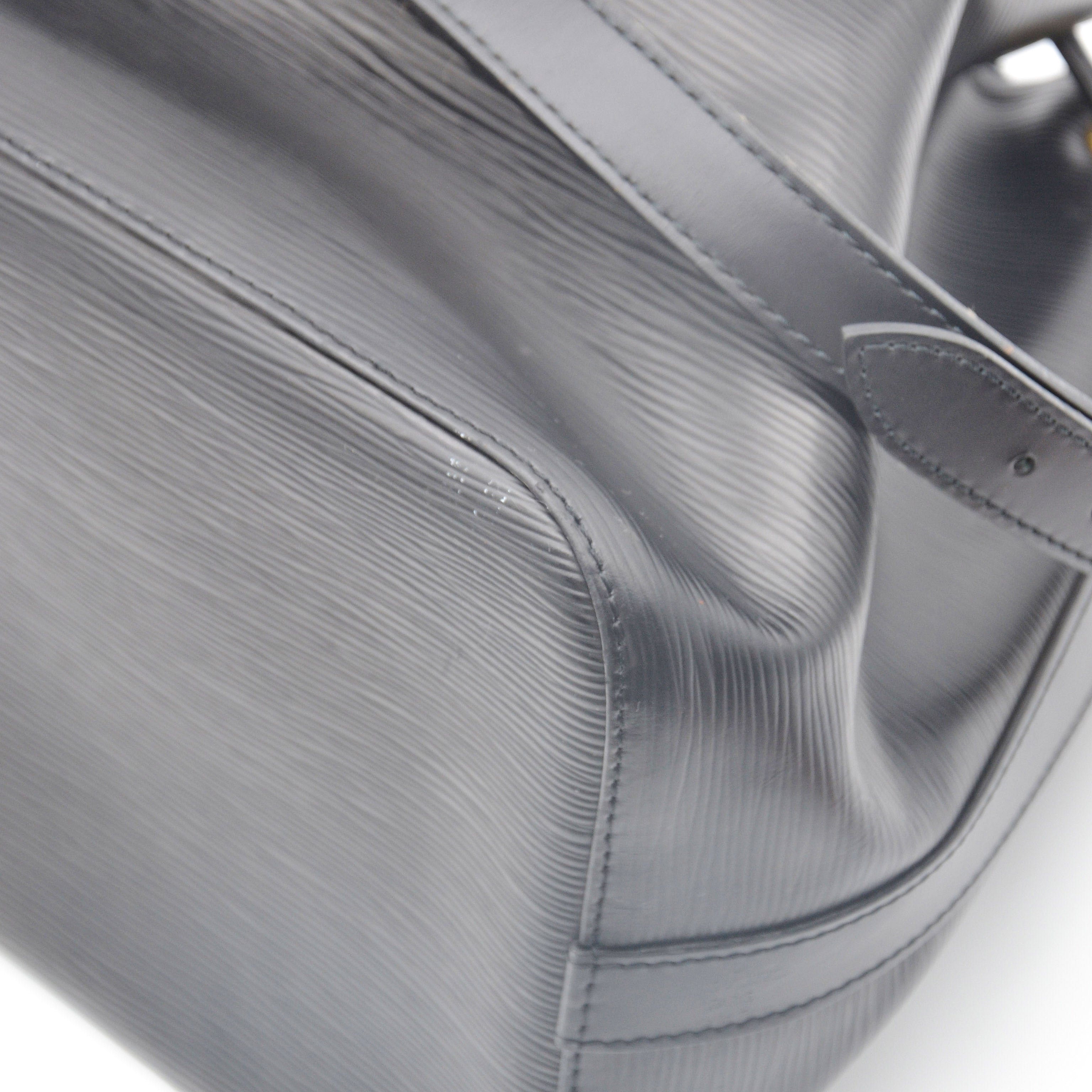 Louis Vuitton Noé Medium Model Black Épi Leather