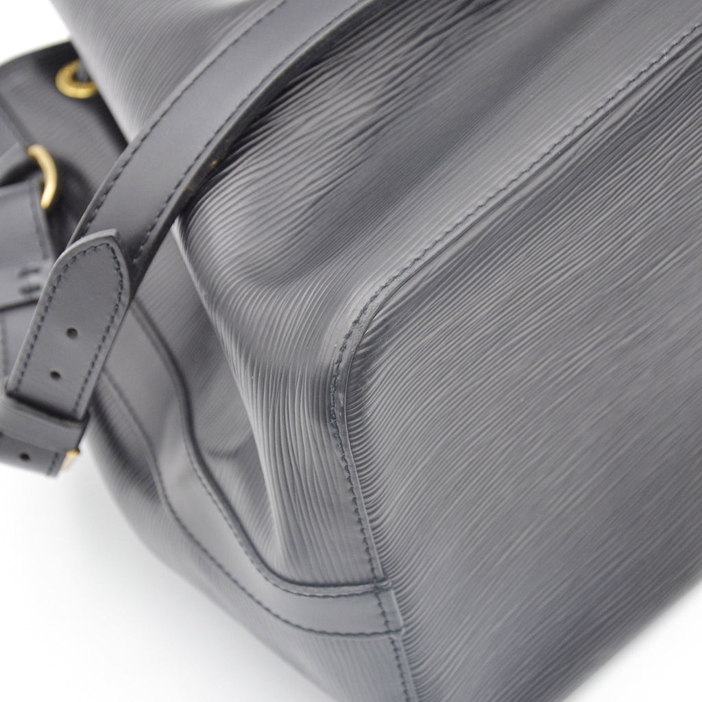 Louis Vuitton Noé Medium Model Black Épi Leather