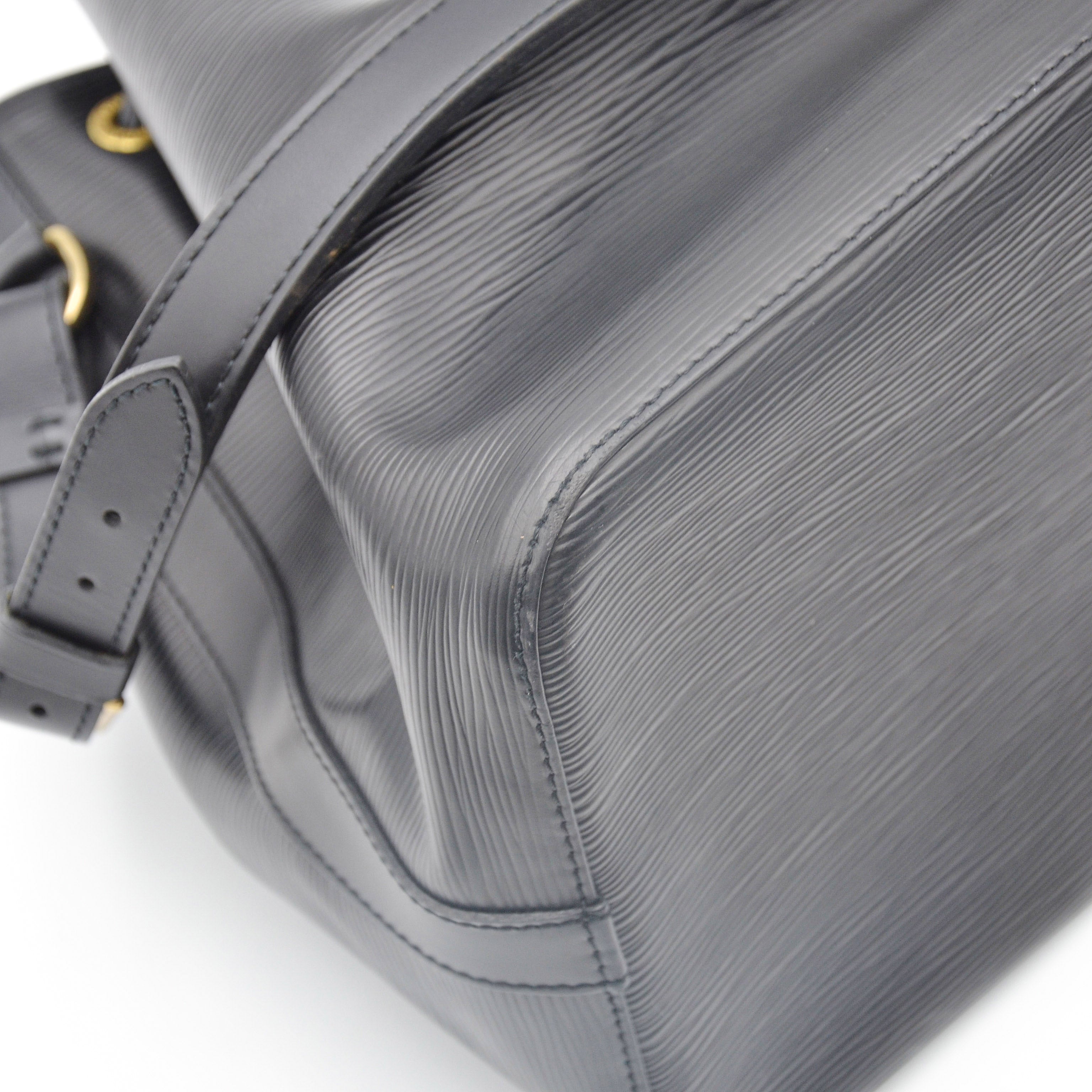 Louis Vuitton Noé Medium Model Black Épi Leather