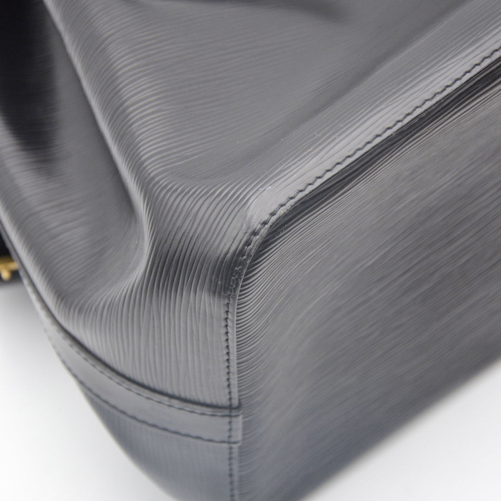 Louis Vuitton Noé Medium Model Black Épi Leather