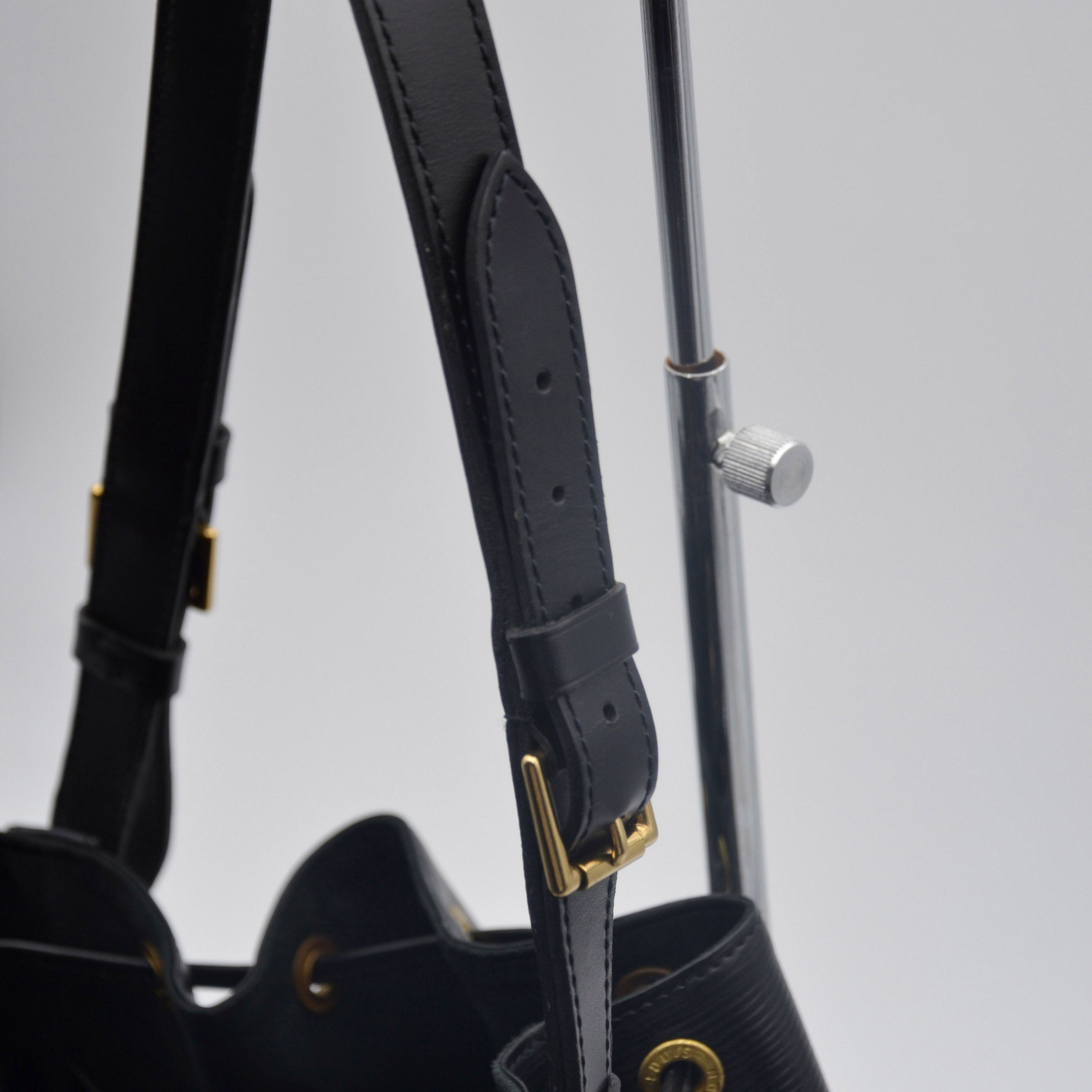 Louis Vuitton Noé Medium Model Black Épi Leather