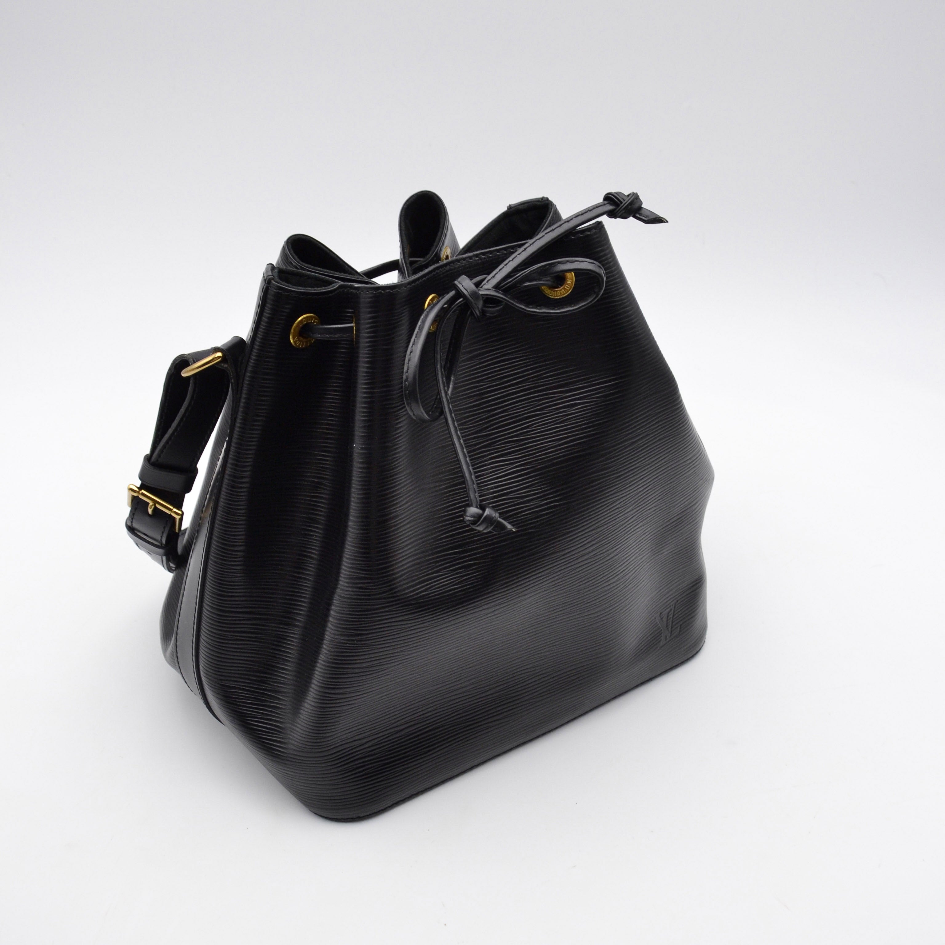 Louis Vuitton Noé Medium Model Black Épi Leather