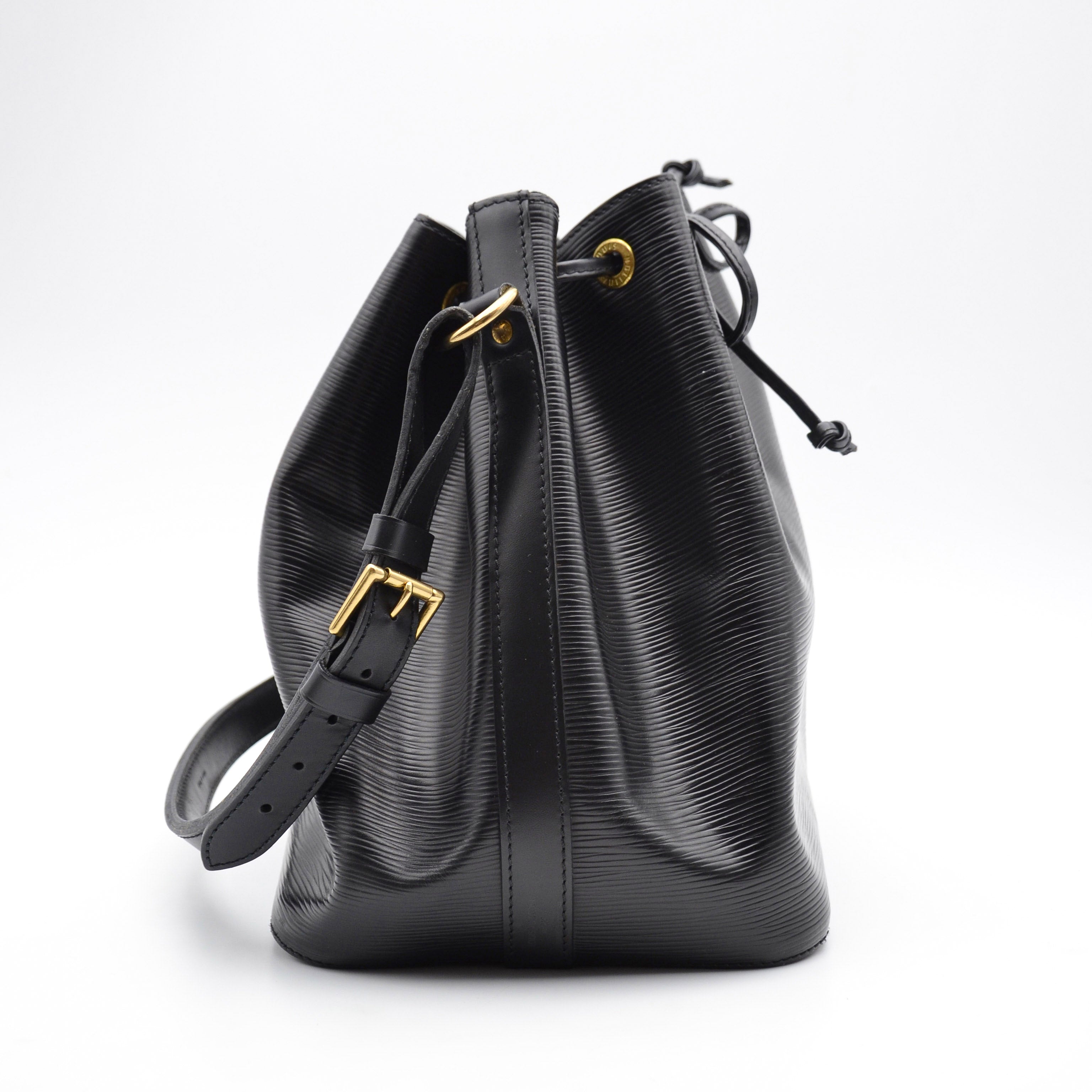 Louis Vuitton Noé Medium Model Black Épi Leather