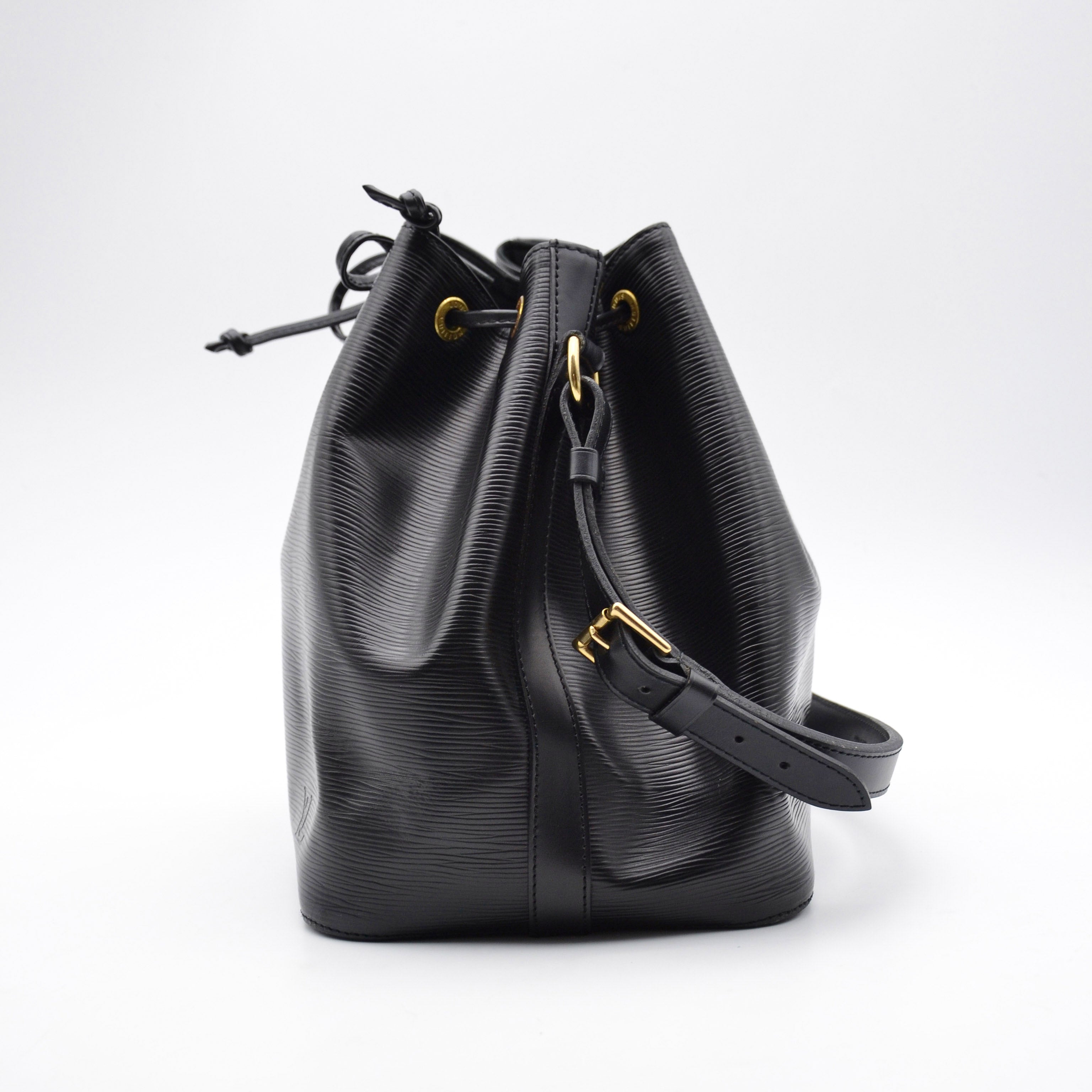Louis Vuitton Noé Medium Model Black Épi Leather