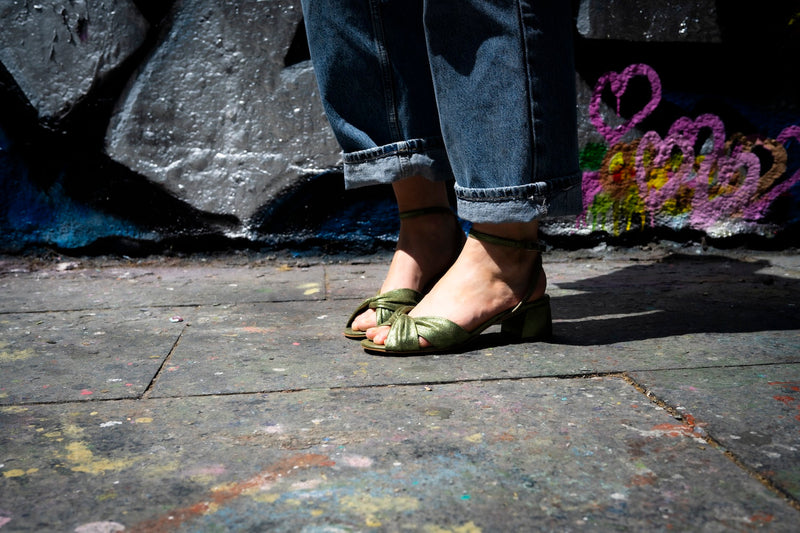 Naomi - Oliva Metálico Tú