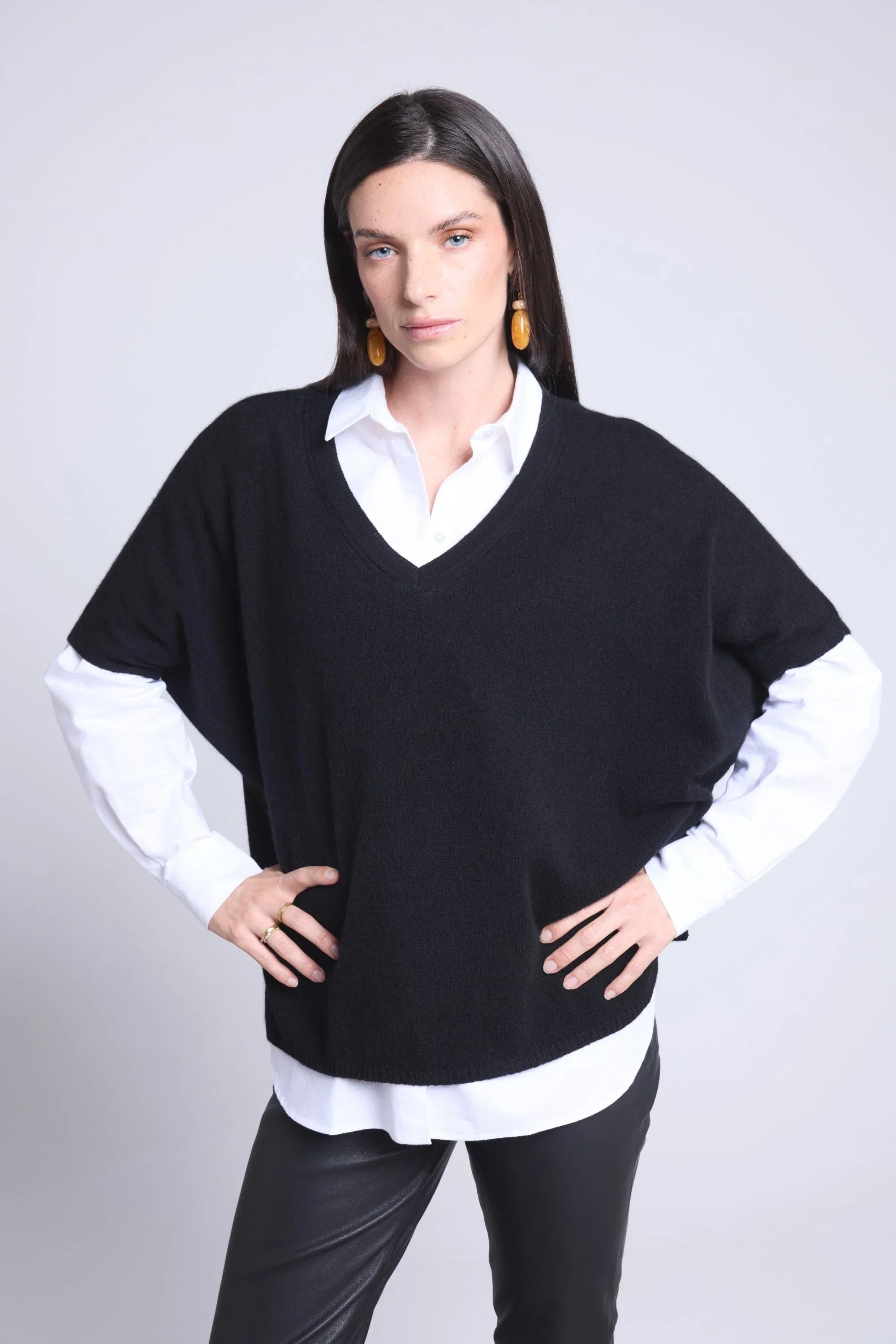 Jersey Oversize Sin Manga Cuello V Ona - Negro - Mujer